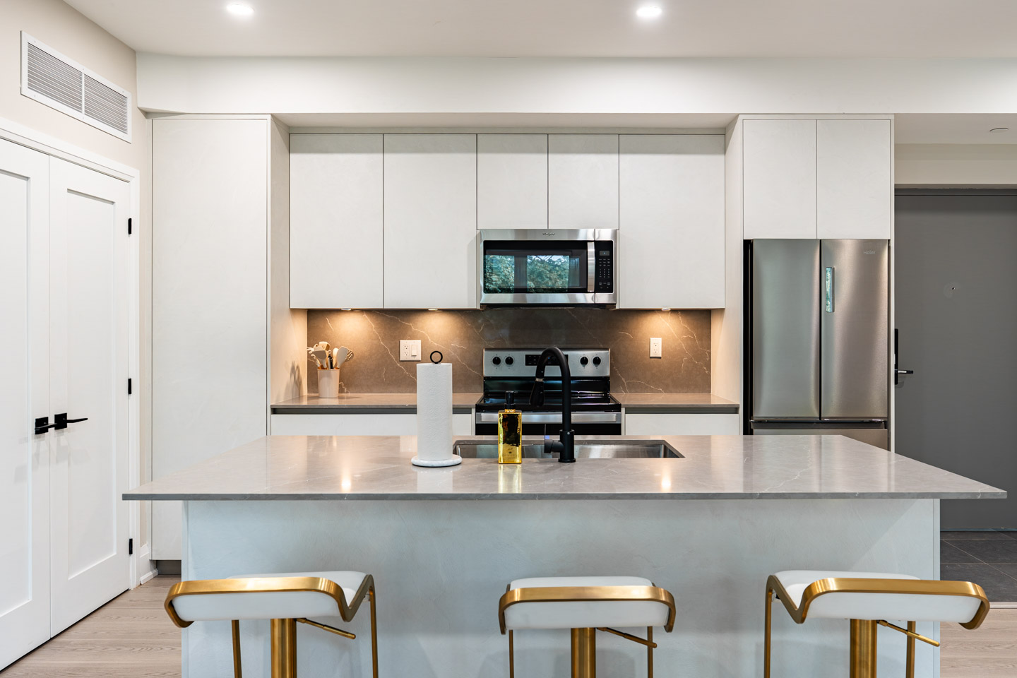 Unit 301 at Maison Bathurst — photo 4