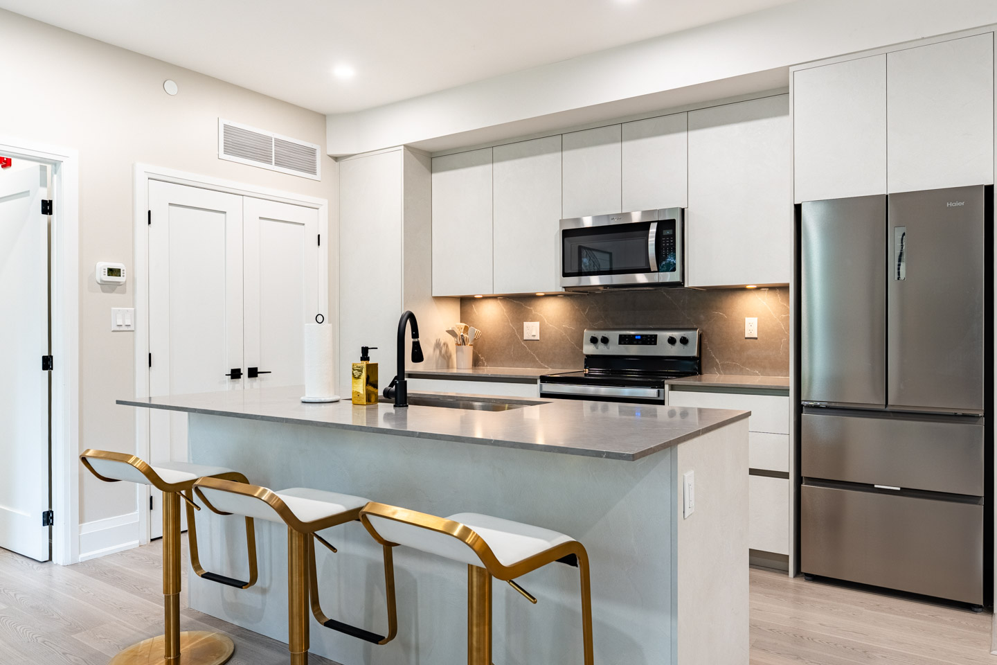 Unit 301 at Maison Bathurst — photo 5