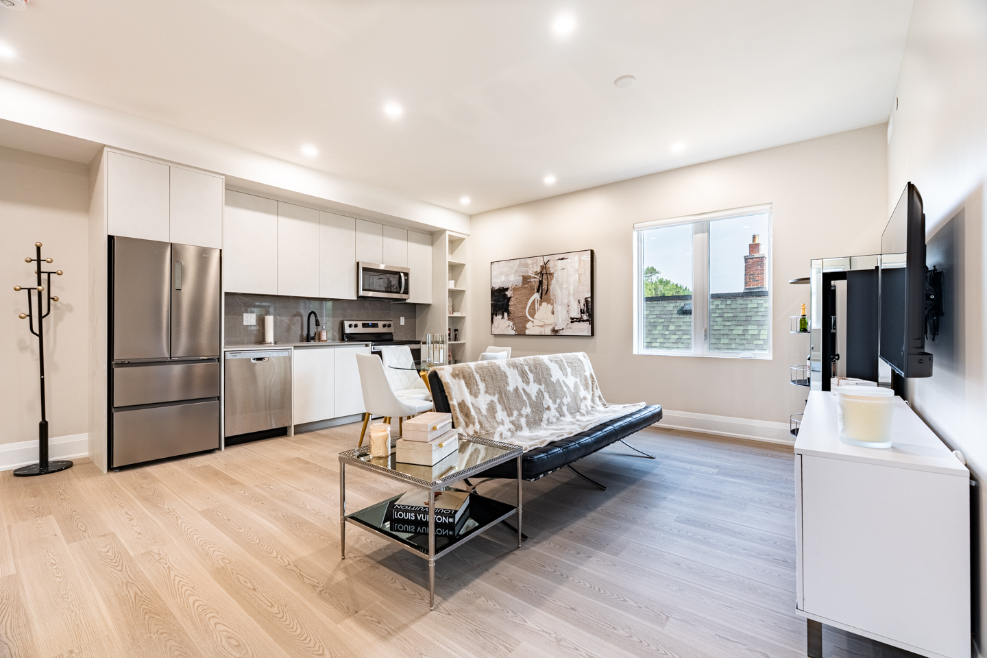 Unit 302 at 1725 Bathurst Street at Maison Bathurst