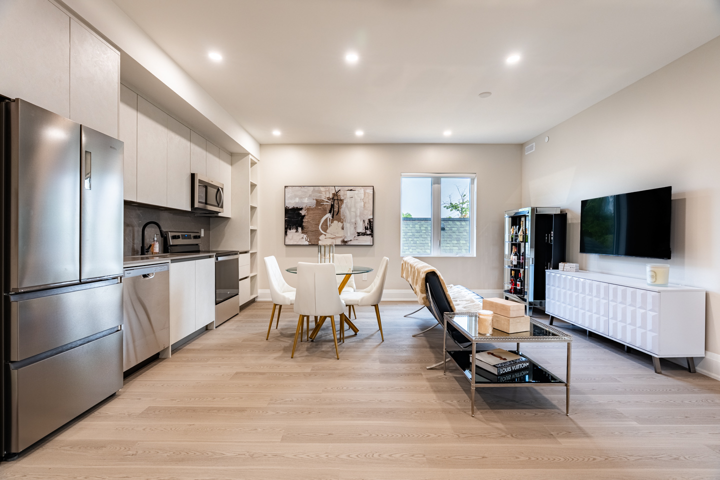 Unit 302 at Maison Bathurst — photo 4