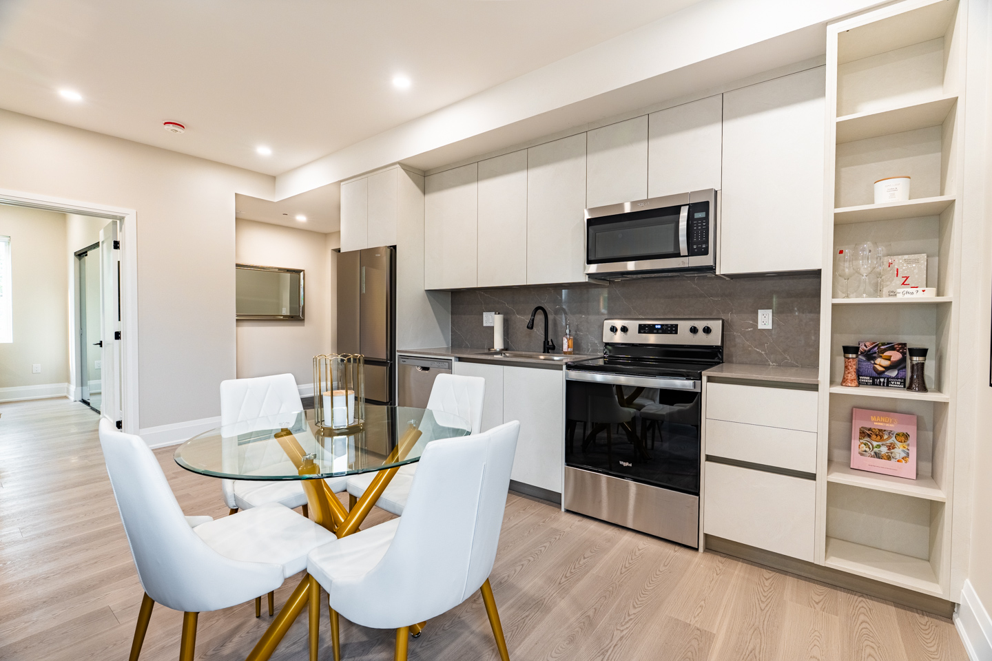 Unit 302 at Maison Bathurst — photo 15