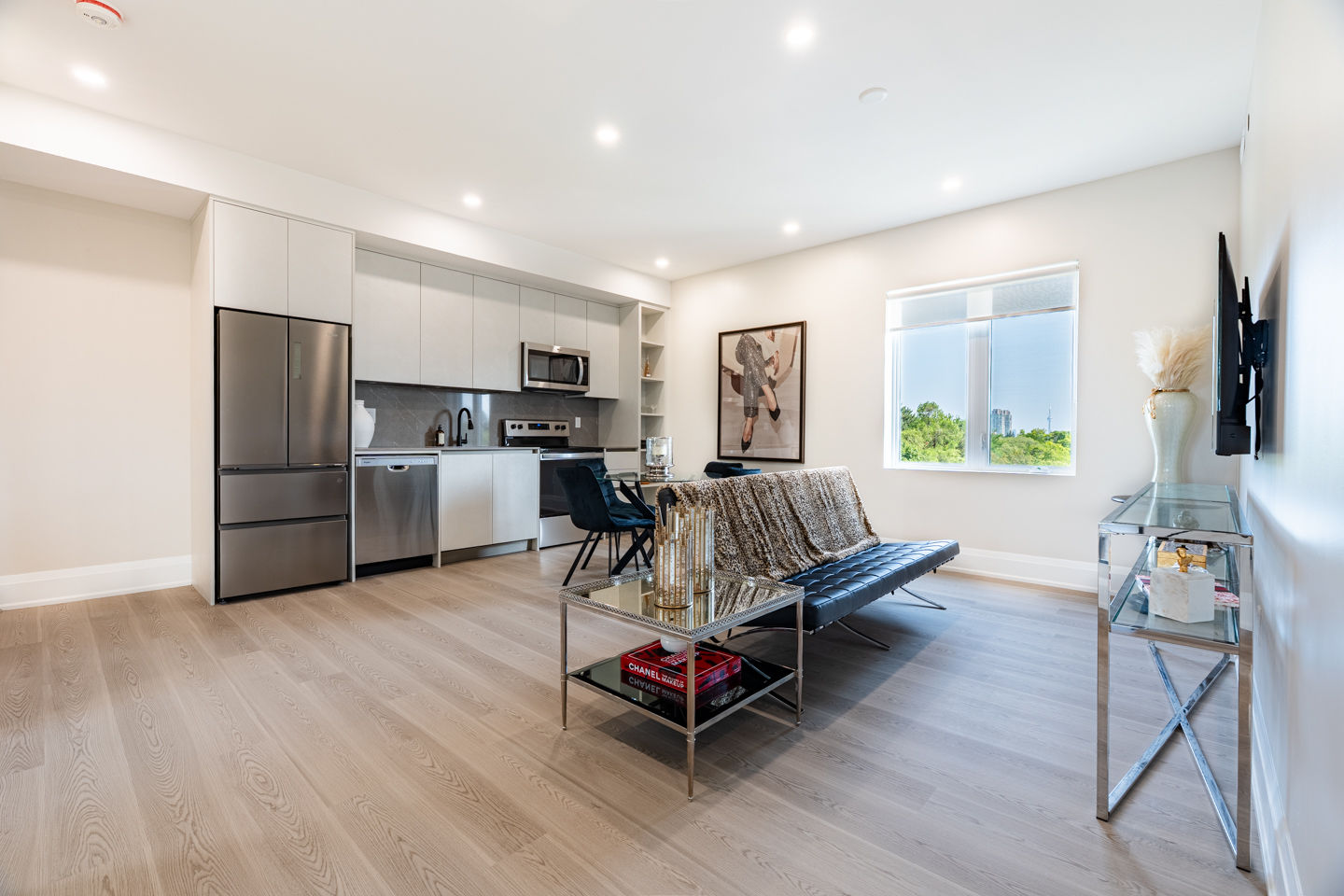 Unit 502 at Maison Bathurst — photo 2