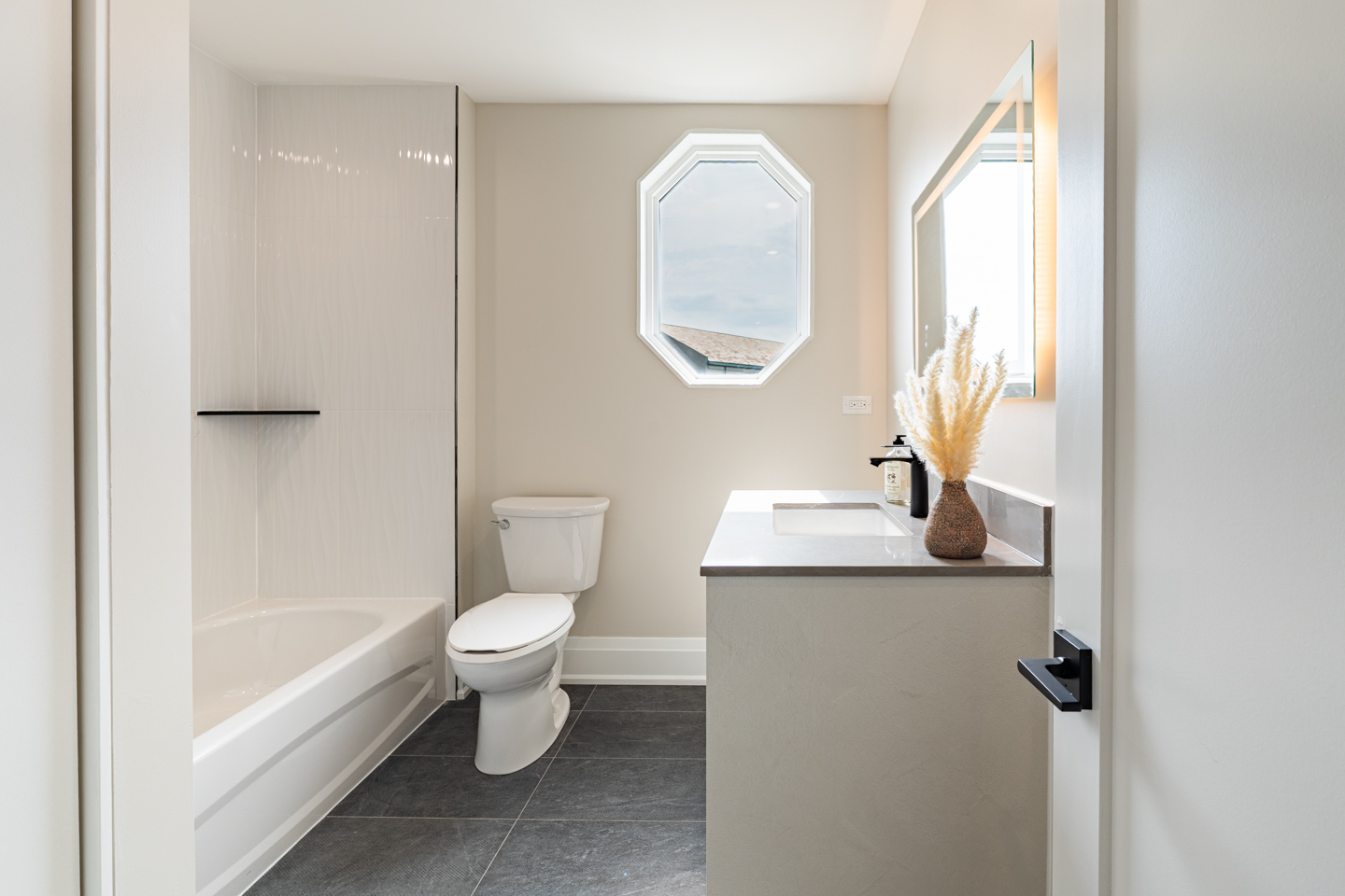 Unit 502 at Maison Bathurst — photo 11