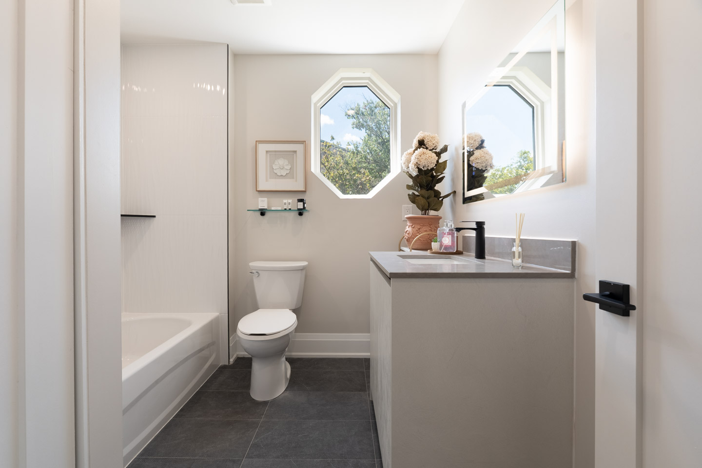 Unit 202 at Maison Bathurst — photo 10