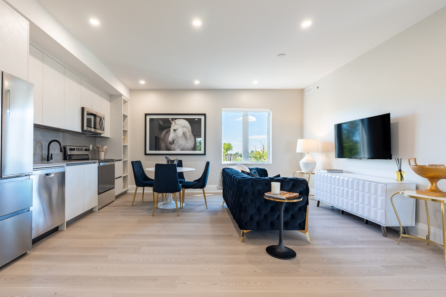 Unit 402 at Maison Bathurst — photo 3