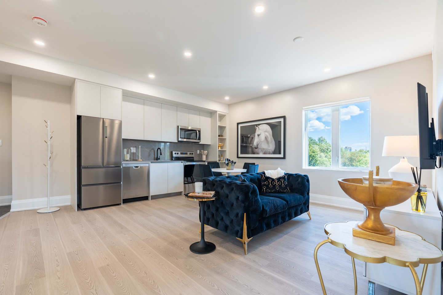 Unit 402 at Maison Bathurst — photo 4